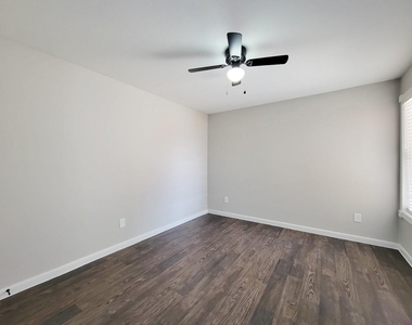 12335 Antoine Dr - Photo Thumbnail 37