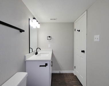 12335 Antoine Dr - Photo Thumbnail 23