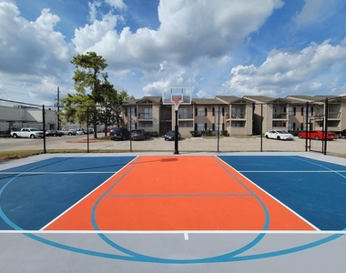 12335 Antoine Dr - Photo Thumbnail 2