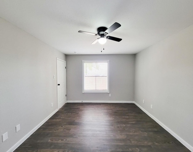 12335 Antoine Dr - Photo Thumbnail 32