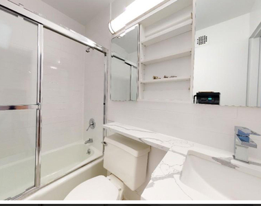 East 71st Street - Photo Thumbnail 3