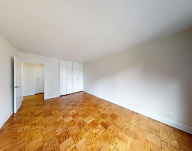 East 71st Street - Photo Thumbnail 2