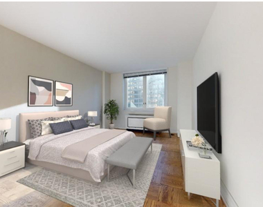 East 71st Street - Photo Thumbnail 1