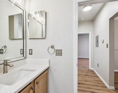 5000 Culbreath Key Way - Photo Thumbnail 16