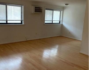 3107 Naylor Road Se - Photo Thumbnail 3