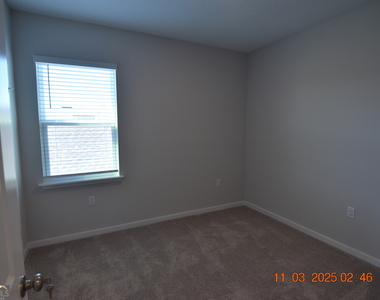 213 Collin Nicholas Drive - Photo Thumbnail 18