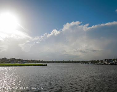 239 Beach Front - Photo Thumbnail 26