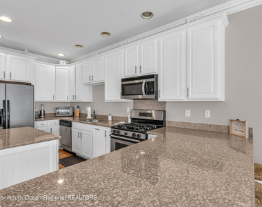 239 Beach Front - Photo Thumbnail 12