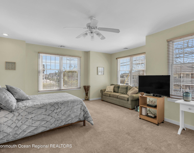 239 Beach Front - Photo Thumbnail 14