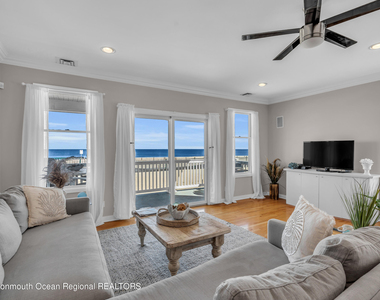 239 Beach Front - Photo Thumbnail 7