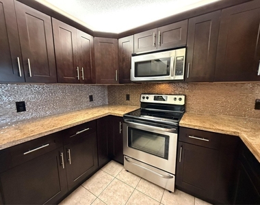 10790 Nw 14th Street - Photo Thumbnail 6