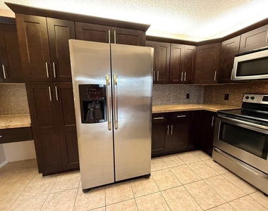 10790 Nw 14th Street - Photo Thumbnail 5