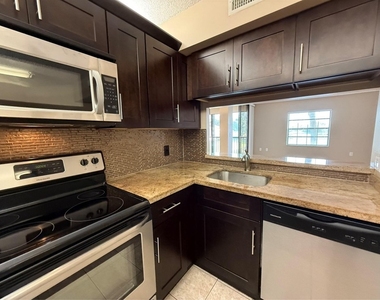 10790 Nw 14th Street - Photo Thumbnail 7
