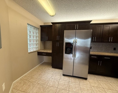 10790 Nw 14th Street - Photo Thumbnail 4