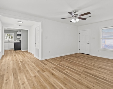1717 W 4th Street - Photo Thumbnail 2
