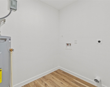 1717 W 4th Street - Photo Thumbnail 3