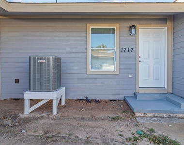 1717 W 4th Street - Photo Thumbnail 1