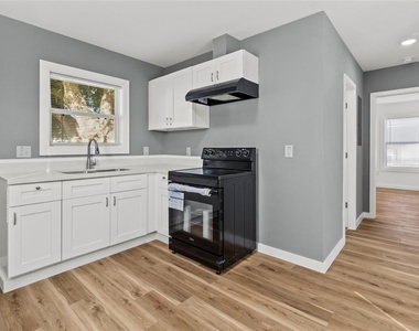 1717 W 4th Street - Photo Thumbnail 5