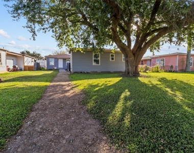 1717 W 4th Street - Photo Thumbnail 9
