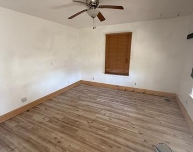 1711 W Groesbeck Street - Photo Thumbnail 1