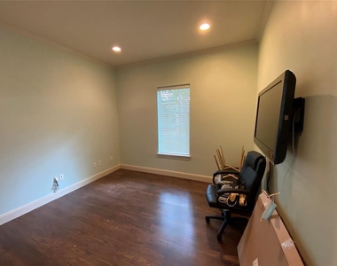 4501 Cartwright Road - Photo Thumbnail 4