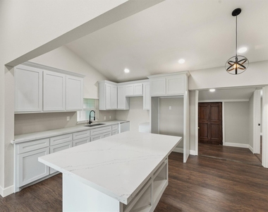 905 Franconia Drive - Photo Thumbnail 3