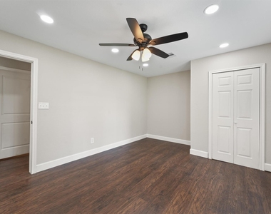 905 Franconia Drive - Photo Thumbnail 8