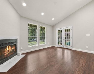 905 Franconia Drive - Photo Thumbnail 2