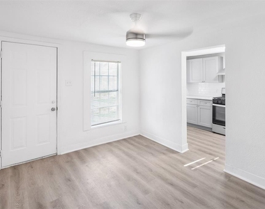 1911 Benson Street - Photo Thumbnail 2