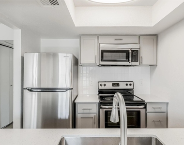 4600 West Pioneer Drive - Photo Thumbnail 6