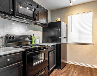 4600 West Pioneer Drive - Photo Thumbnail 8