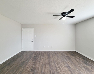 12335 Antoine Drive - Photo Thumbnail 18