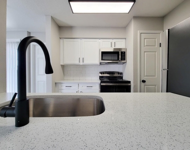 12335 Antoine Drive - Photo Thumbnail 14