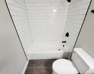 12335 Antoine Drive - Photo Thumbnail 25