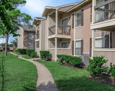 12335 Antoine Drive - Photo Thumbnail 6