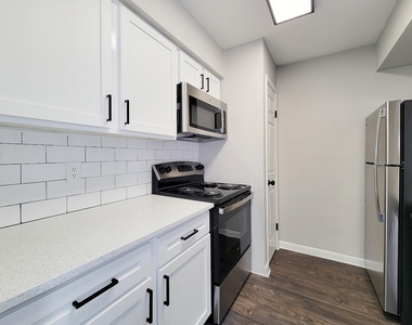 12335 Antoine Drive - Photo Thumbnail 13