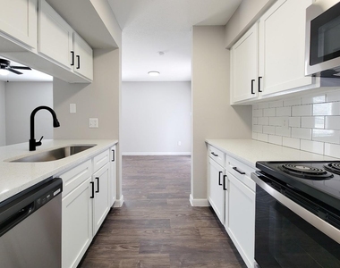12335 Antoine Drive - Photo Thumbnail 17
