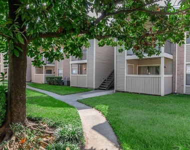 12335 Antoine Drive - Photo Thumbnail 8