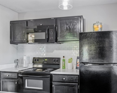 4600 West Pioneer Drive - Photo Thumbnail 7