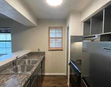 516 South Park Dr - Photo Thumbnail 2