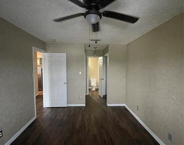 516 South Park Dr - Photo Thumbnail 5