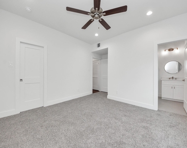 611 E 39th Street - Photo Thumbnail 16