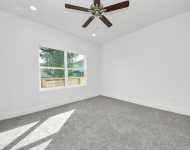 611 E 39th Street - Photo Thumbnail 22