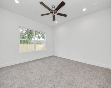 611 E 39th Street - Photo Thumbnail 15