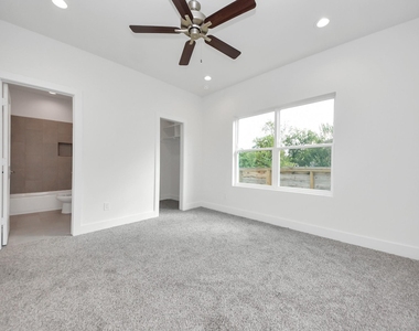 611 E 39th Street - Photo Thumbnail 24