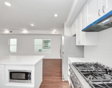 611 E 39th Street - Photo Thumbnail 6