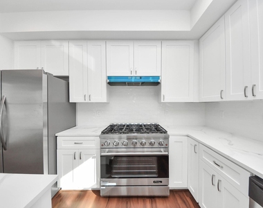 611 E 39th Street - Photo Thumbnail 8