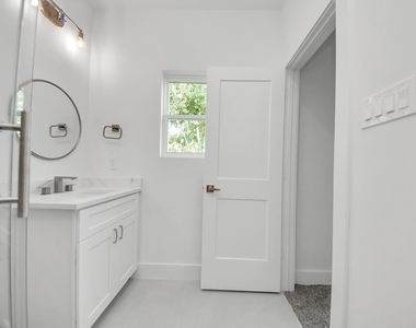 611 E 39th Street - Photo Thumbnail 26