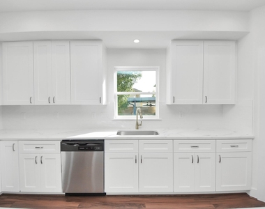 611 E 39th Street - Photo Thumbnail 13