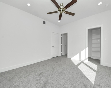 611 E 39th Street - Photo Thumbnail 23
